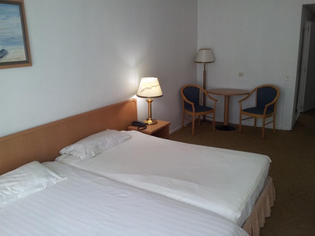 Hotel Keyserlei Антверпен Номер фото